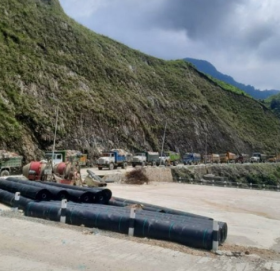 स्थानीयबासिन्दाको अवरोधका कारण काठमाडौंको फोहर बोकेका गाडी आज पनि बञ्चरेडाँडा पुग्न पाएनन्