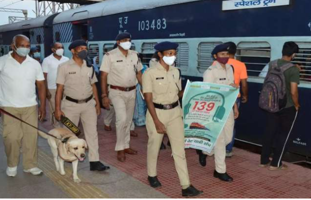 भारतमा चलिरहेको रेलमा गोली प्रहार, एक प्रहरीसहित चार जनाको ज्यान गयो,घटनाबारे अनुसन्धान जारी