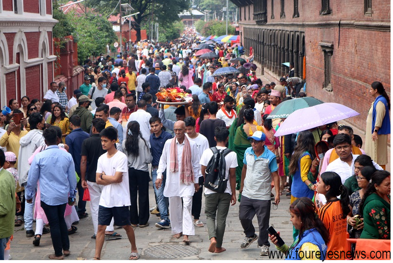 साउनको पहिलो सोमवार : देशभरका शिवालयमा भक्तजनको घुइँचो