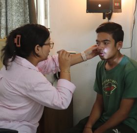 गोकर्णेश्वर नगरपालिकाको नगर अस्पतालमा निशुल्क आँखा जाँच तथा औषधी उपचार