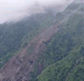 दोलखामा पहिरो : ३ वर्षका बालकको ज्यान गयो, ३ जना बेपत्ता