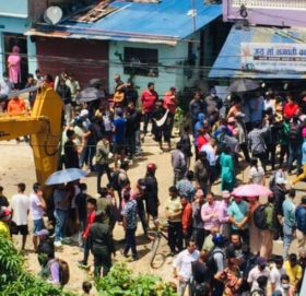 काठमाडौं महानगर प्रहरी र कपनका स्थानीयबीच झडप