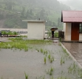 लगातार वर्षापछि मेलम्चीमा आएको बाढीले सिन्धुपाल्चोकको हेलम्बु मेलम्ची क्षेत्रमा क्षति