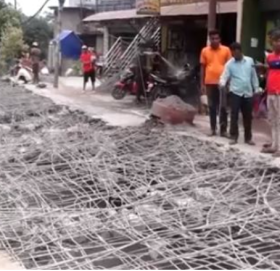 सामाखुसी खोलामाथि निर्माण गरिएको ‘स्ल्याब’ हटाउँदै काठमाडौं महानगर