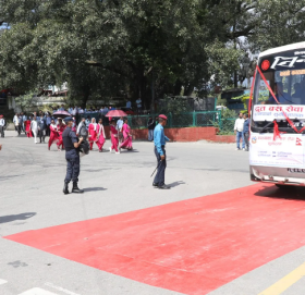 काठमाडौंमा चल्न थाल्यो द्रुत बस