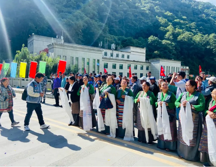 आठ वर्षपछि पूर्णरूपमा खुल्यो, नेपालचीन आवतजावत सुरू