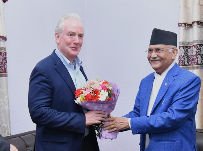 ओली र अमेरिकी सिनेटरबीच भेट