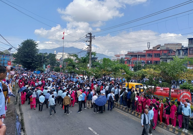 शिक्षा विधेयक संशोधनको माग गर्दैै शिक्षकहरु आज पनि आन्दोलनमा