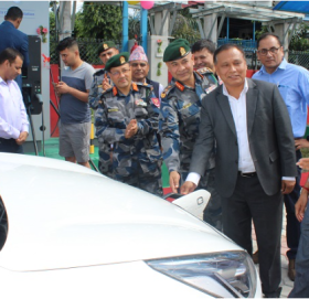 सशस्त्र प्रहरी बलको फ्युल सेन्टरमा निर्माण गरिएको चार्जिङ स्टेशनको उद्घाटन