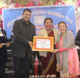 गोकर्णेश्वरमा महिला सामुदायिक स्वास्थ्य स्वयंसेविका सम्मानित