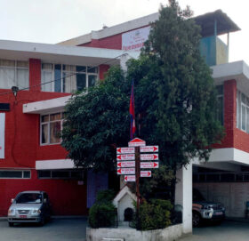 एकै दिन दुई प्रदर्शन : एमालेको १० बजेदेखि, राजावादीको २ बजेपछि