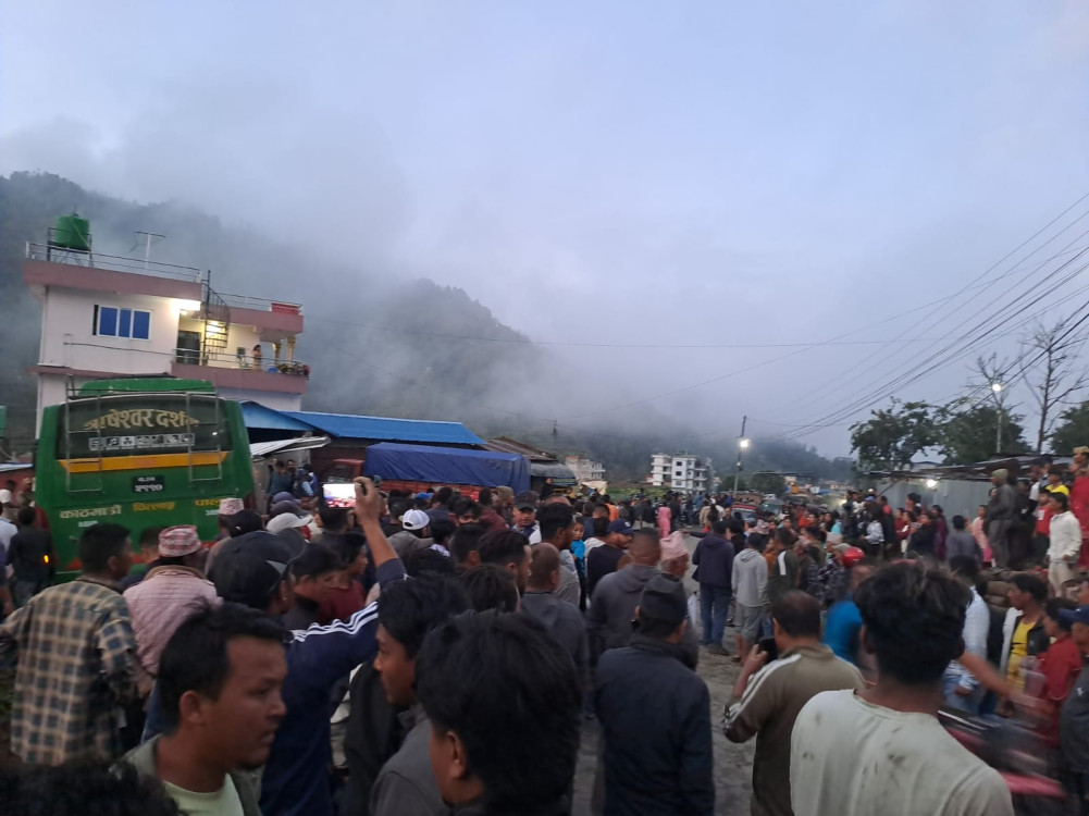 थाहा बस दुर्घटना : घाइते थप एकको मृत्यु, मृतकको संख्या ३ जना पुग्यो